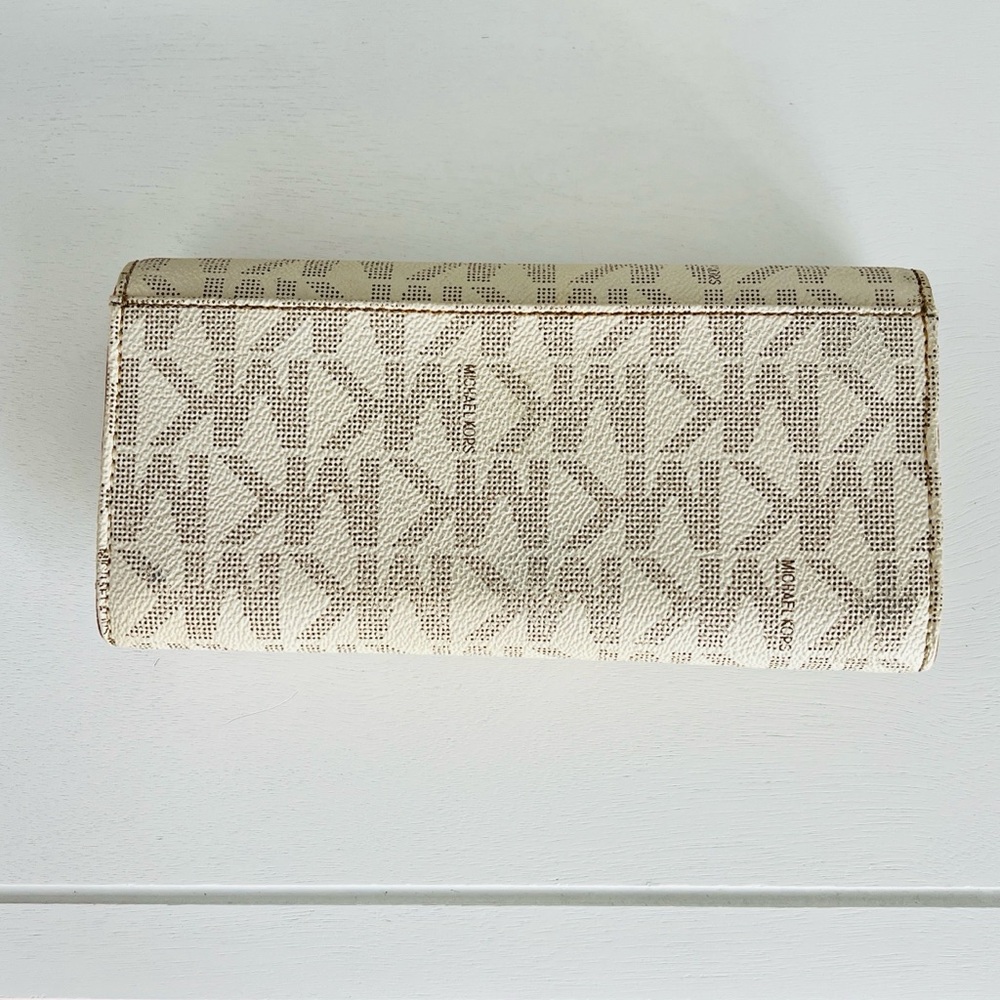 Michael Kors Callie Carryall monogrammed coated canvas handbag in vanilla Wallet - Picture 6 of 6
